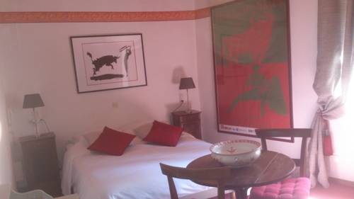 Imagen de la habitación del Hotel La Capitelle. Foto 5