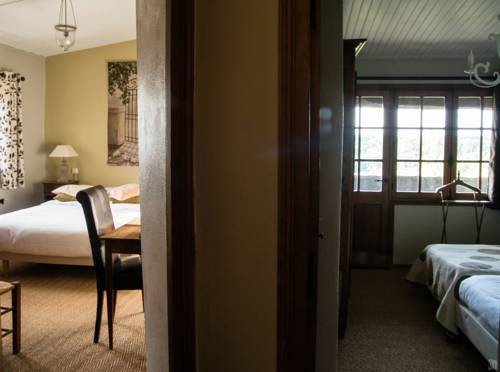 Imagen de la habitación del Hotel La Capitelle. Foto 10