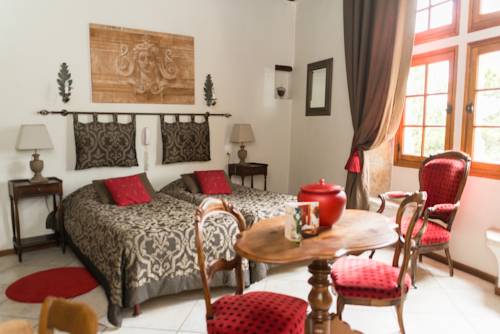 Imagen de la habitación del Hotel La Capitelle. Foto 15