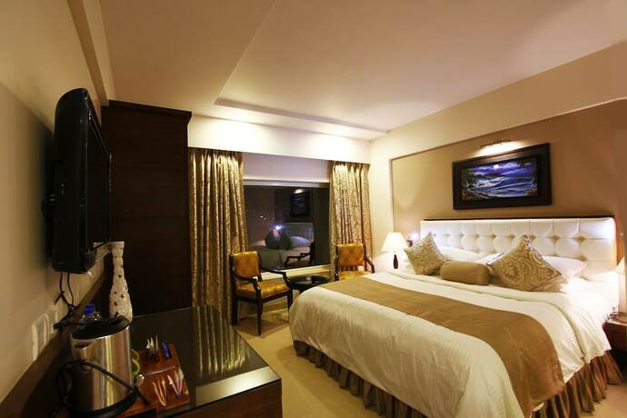 Imagen de la habitación del Hotel La Capitol. Foto 12