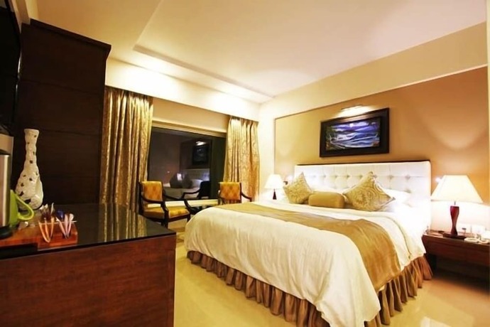 Imagen de la habitación del Hotel La Capitol. Foto 13