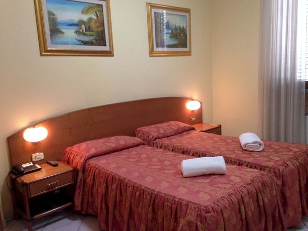 Imagen de la habitación del Hotel La Caravella, Mil&aacute;n. Foto 4