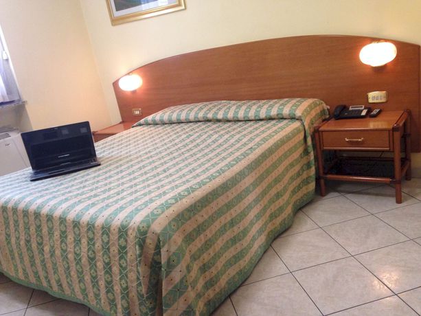 Imagen de la habitación del Hotel La Caravella, Mil&aacute;n. Foto 5
