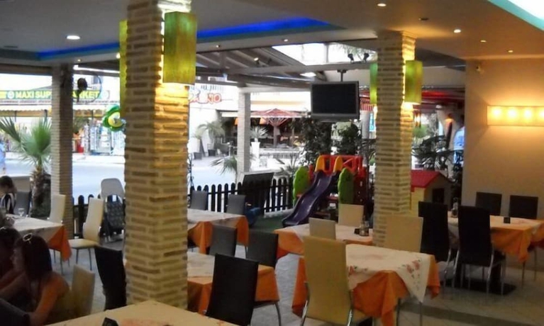 Imagen del bar/restaurante del Hotel La Caretta. Foto 2