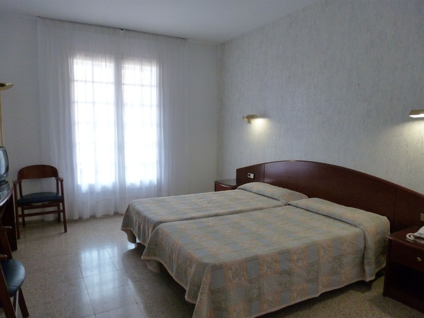 Imagen de la habitación del Hotel La Carolina. Foto 3