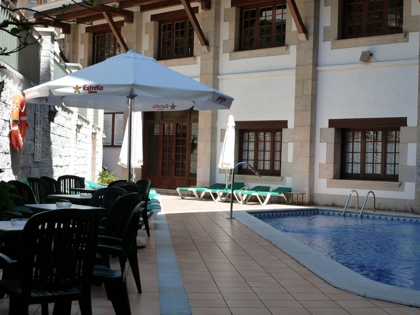 Imagen de la piscina del Hotel La Carolina. Foto 12