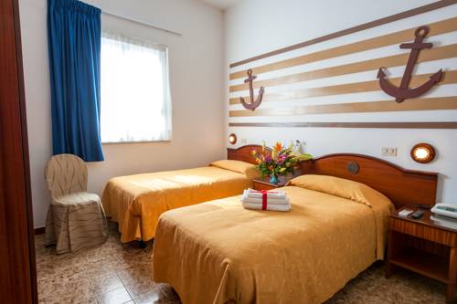 Imagen de la habitación del Hotel La Carruba. Foto 13