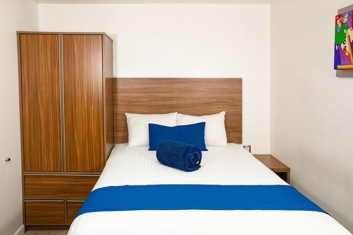 Imagen de la habitación del Hotel La Casa Azul. Foto 15