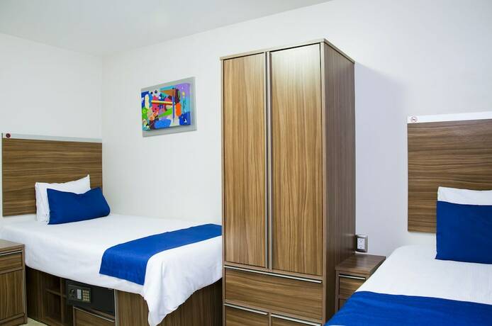 Imagen de la habitación del Hotel La Casa Azul. Foto 20