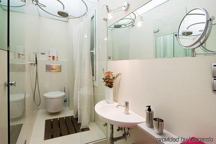Imagen de la habitación del Hotel La Casa De Les Lletres. Foto 15