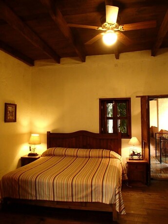Imagen de la habitación del Hotel La Casa De Piedra By Rotamundos. Foto 18