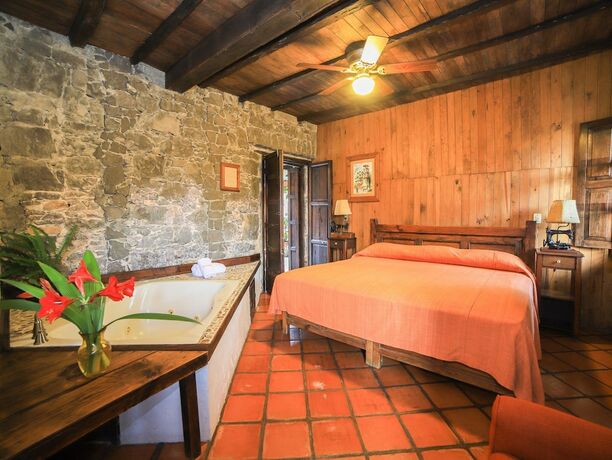 Imagen de la habitación del Hotel La Casa De Piedra By Rotamundos. Foto 31