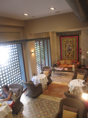 Imagen del bar/restaurante del Hotel La Casa Del Maestro. Foto 2