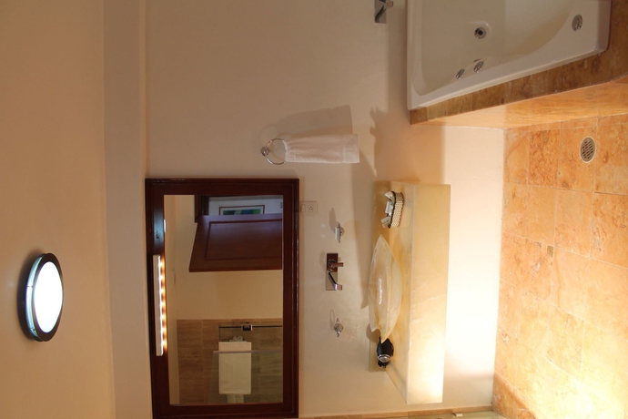 Imagen de la habitación del Hotel La Casa Del Marques De Comillas. Foto 6