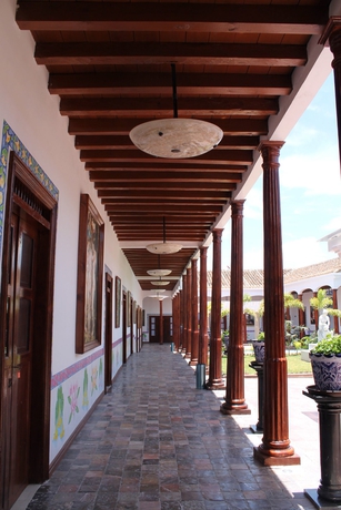 Imagen de los exteriores del Hotel La Casa Del Marques De Comillas. Foto 16