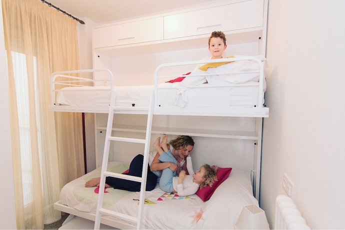 Imagen de la habitación del Hotel La Casa Dels Abeuradors. Foto 12