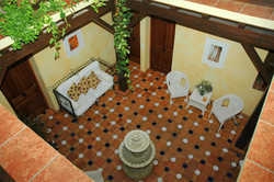 Imagen de los interiores del Hotel La Casa Grande de Alpandeire. Foto 9
