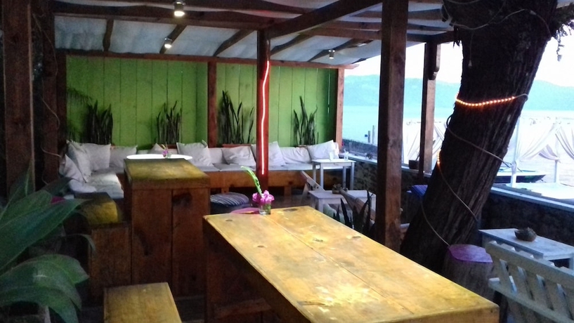 Imagen del bar/restaurante del Hotel La Casa Rosa Sa. Foto 3