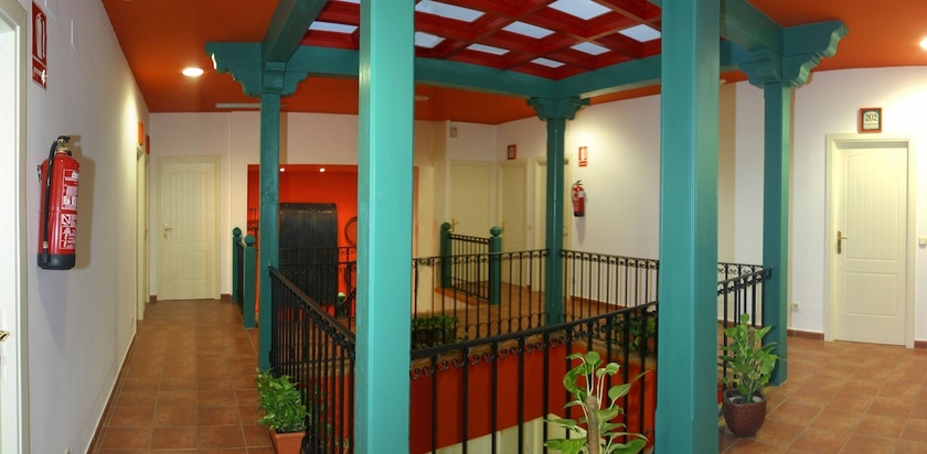Imagen de los interiores del Hotel La Casa Rural. Foto 14