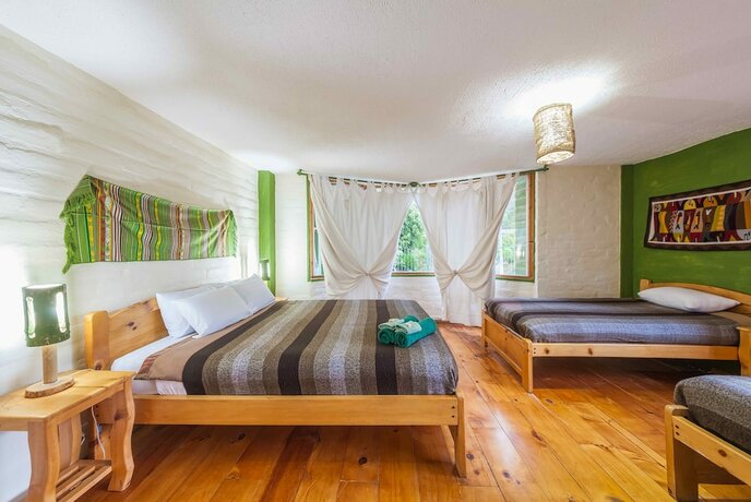 Imagen de la habitación del Hotel La Casa Verde, Ba&ntilde;os de Agua Santa. Foto 16