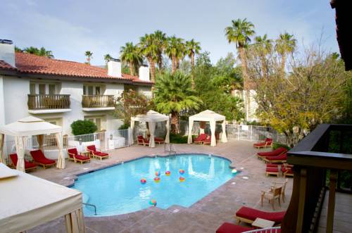 Imagen de la piscina del Hotel La Casa del Zorro. Foto 15