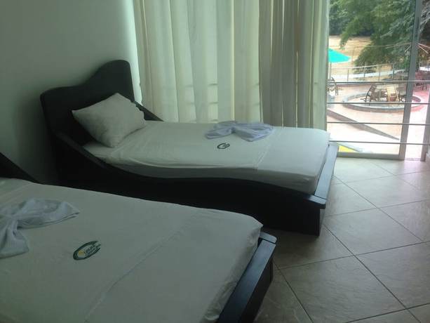 Imagen de la habitación del Hotel La Cascada Cristalina. Foto 9