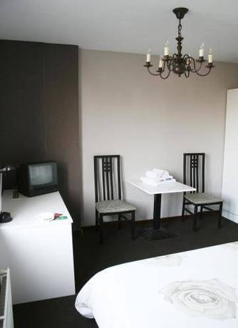 Imagen del bar/restaurante del Hotel La Cascada. Foto 2