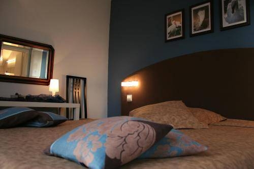 Imagen de los exteriores del Hotel La Cascada. Foto 7