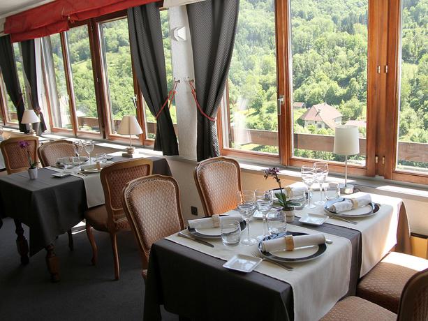 Imagen del bar/restaurante del Hotel La Cascade. Foto 2