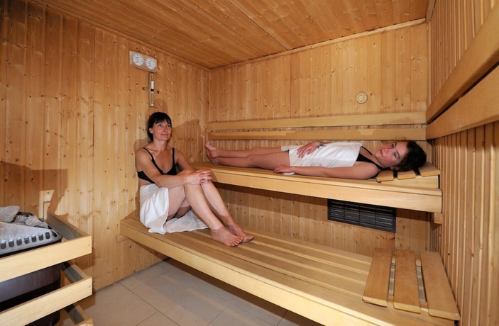 Imagen de la piscina del Hotel La Cascade. Foto 16