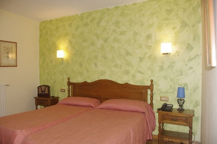 Imagen de la habitación del Hotel La Casona De Jovellanos. Foto 4