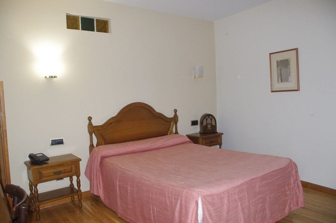 Imagen de la habitación del Hotel La Casona De Jovellanos. Foto 5