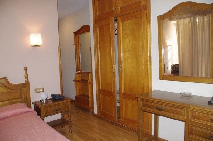 Imagen de la habitación del Hotel La Casona De Jovellanos. Foto 8