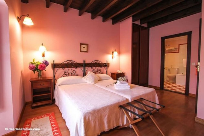 Imagen de la habitación del Hotel La Casona De Nueva. Foto 3