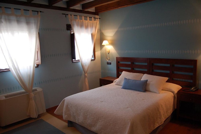 Imagen de la habitación del Hotel La Casona De Revolgo. Foto 6