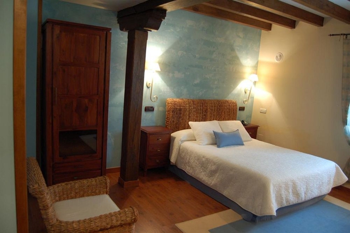 Imagen de la habitación del Hotel La Casona De Revolgo. Foto 7