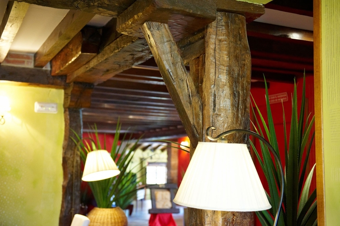 Imagen de los interiores del Hotel La Casona De Revolgo. Foto 12