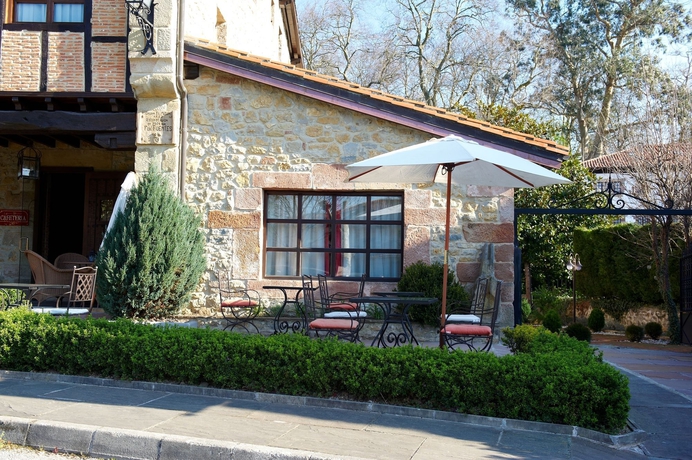 Imagen de los exteriores del Hotel La Casona De Revolgo. Foto 11