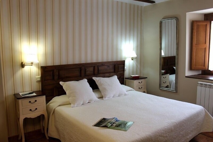 Imagen de la habitación del Hotel La Casona de Luc&iacute;a. Foto 6
