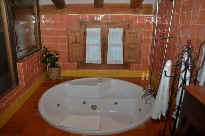 Imagen de la habitación del Hotel La Casona del Molinero by gaiarooms. Foto 10