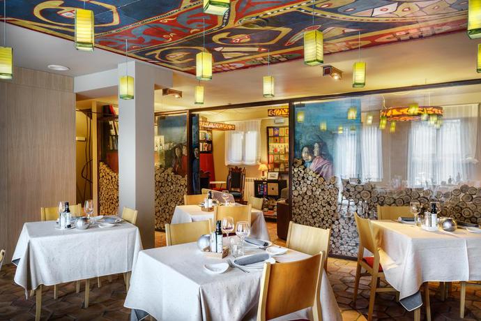 Imagen del bar/restaurante del Hotel La Casueña. Foto 2