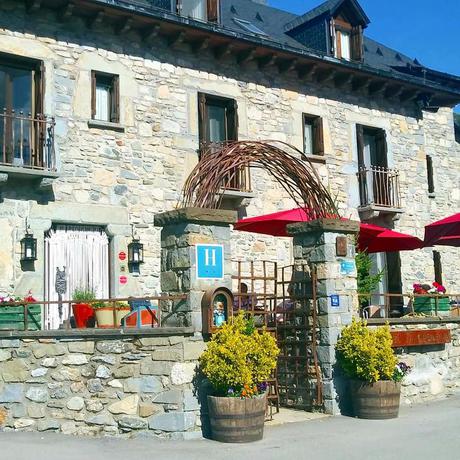 Imagen de los exteriores del Hotel La Casueña. Foto 10