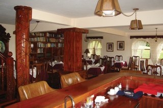 Imagen del bar/restaurante del Hotel La Catalina. Foto 3