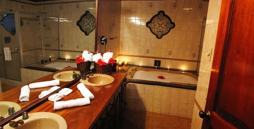 Imagen de la habitación del Hotel La Catalina and Suites. Foto 15