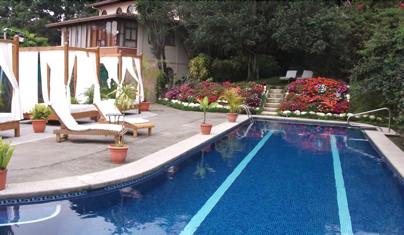 Imagen de la piscina del Hotel La Catalina and Suites. Foto 18