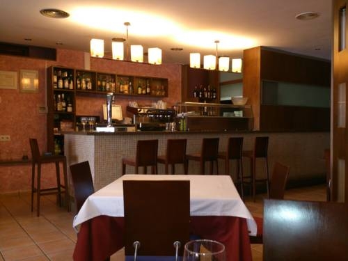 Imagen del bar/restaurante del Hotel La Cava. Foto 11