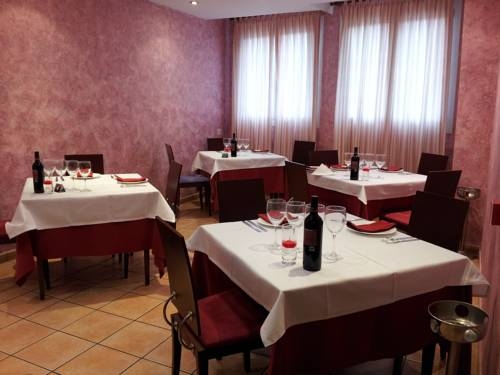 Imagen del bar/restaurante del Hotel La Cava. Foto 12