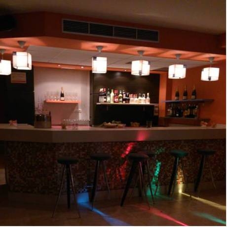 Imagen del bar/restaurante del Hotel La Cava. Foto 14