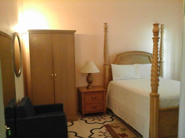 Imagen de la habitación del Hotel La Cayenna H&ocirc;tel et Restaurant. Foto 2