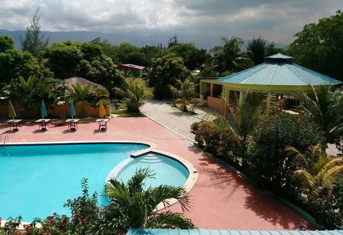 Imagen de la piscina del Hotel La Cayenna H&ocirc;tel et Restaurant. Foto 20
